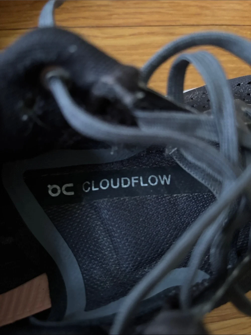 On Running breathable black